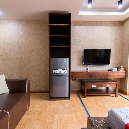 Reddoorz Plus @ Nguyen Trai Street Хошимін Екстер'єр фото