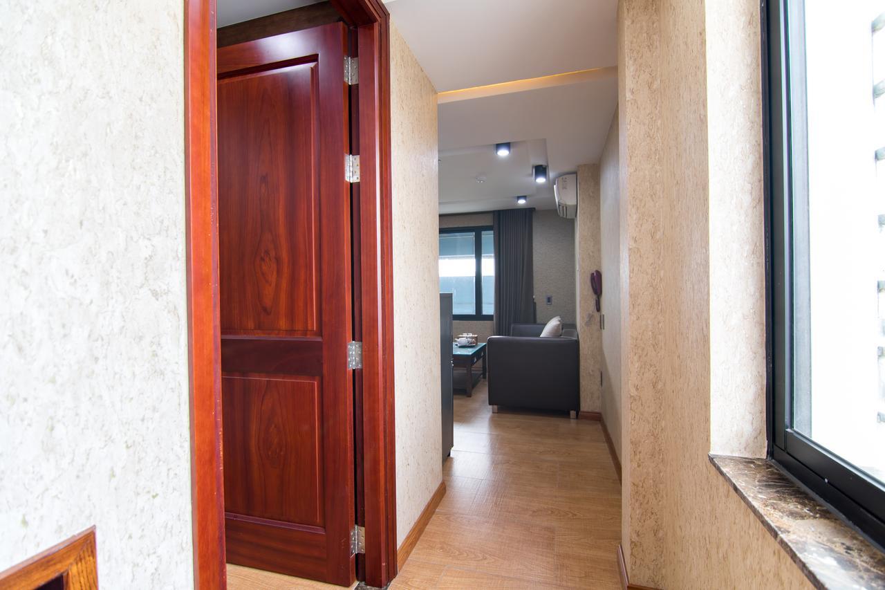Reddoorz Plus @ Nguyen Trai Street Хошимін Екстер'єр фото
