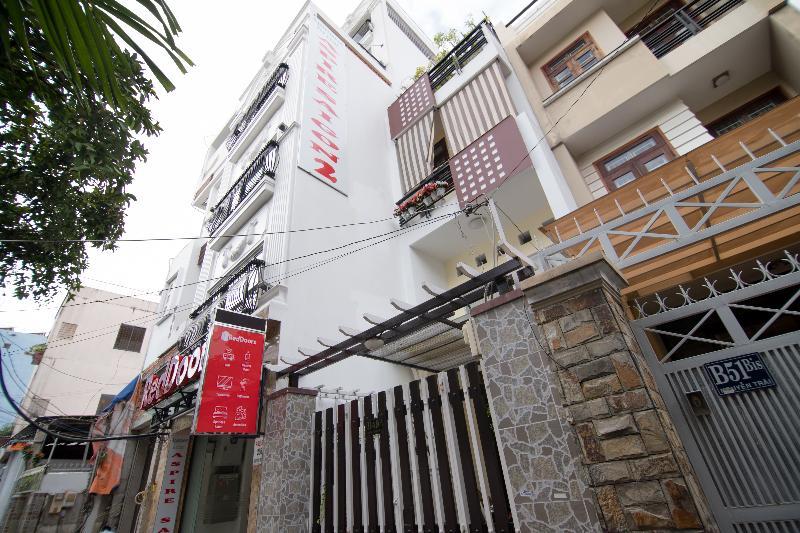 Reddoorz Plus @ Nguyen Trai Street Хошимін Екстер'єр фото