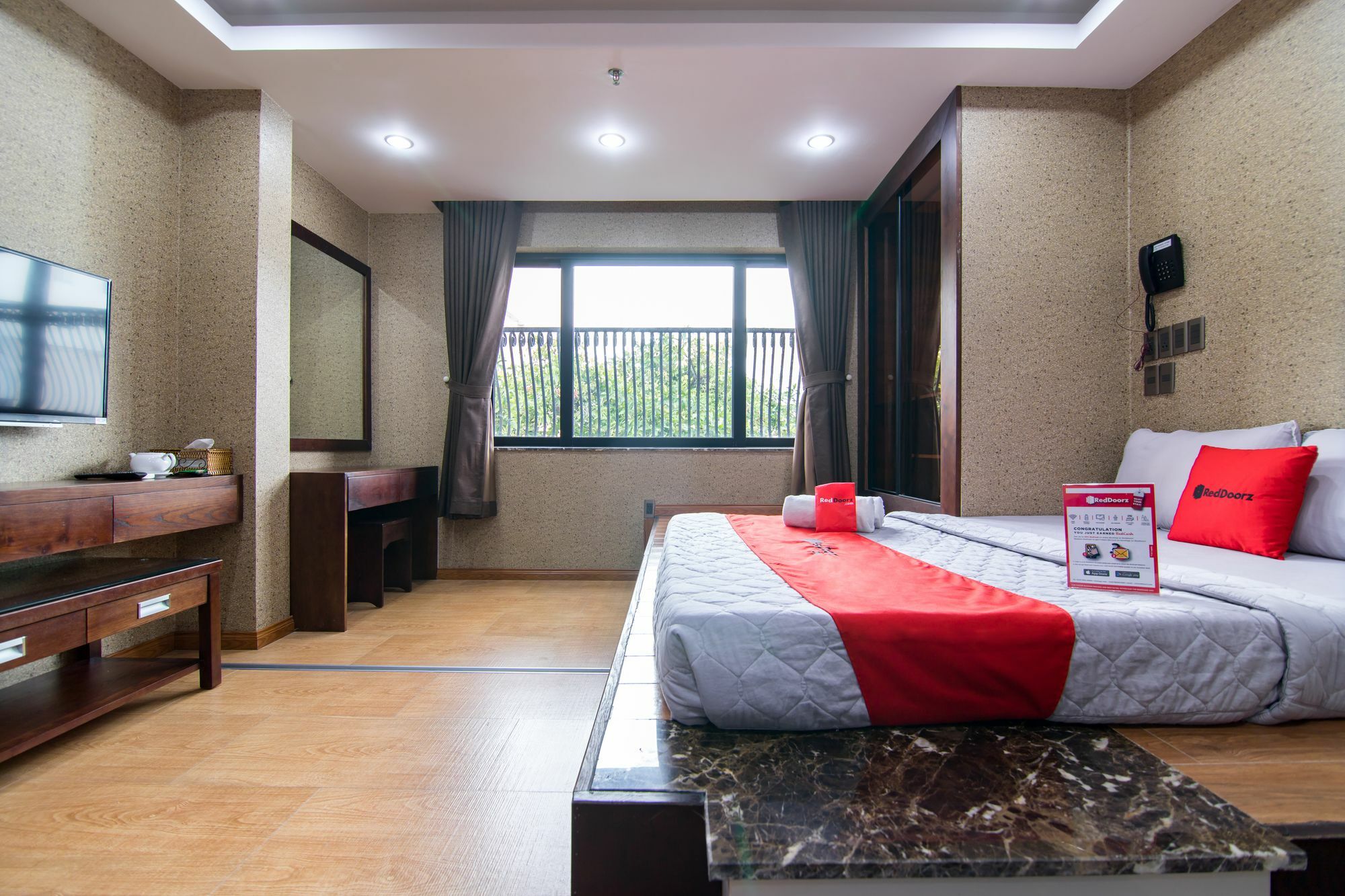 Reddoorz Plus @ Nguyen Trai Street Хошимін Екстер'єр фото