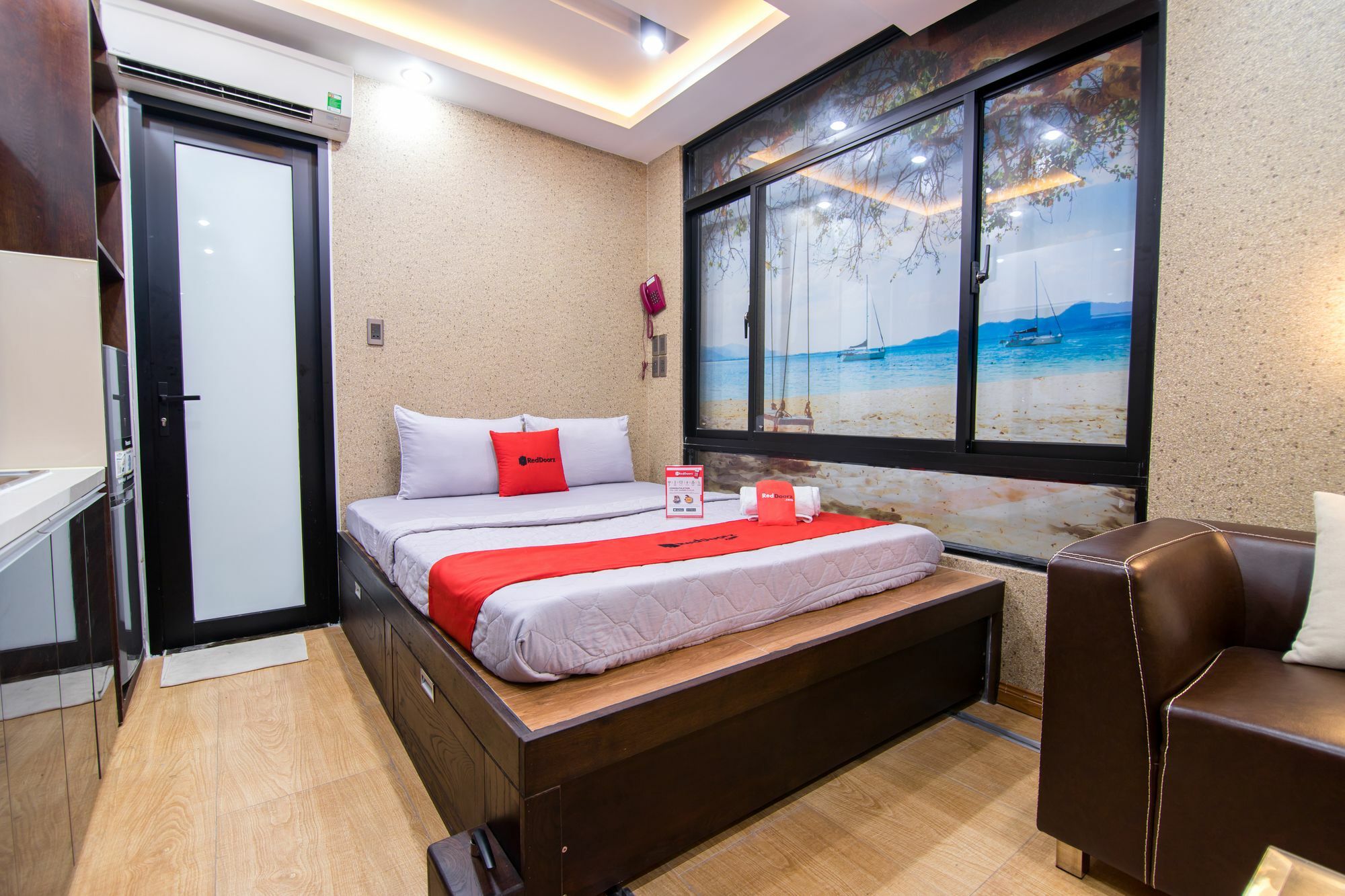 Reddoorz Plus @ Nguyen Trai Street Хошимін Екстер'єр фото
